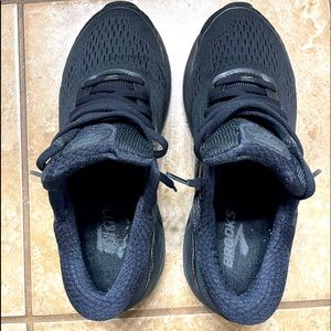 Brooks Revel 2 tennis shoes.   Size 9.5 D.   In excellent condition.